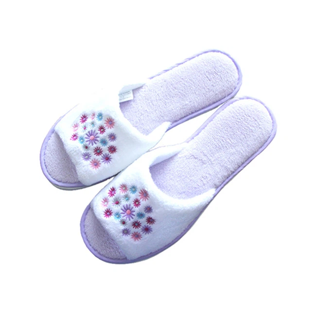 สกีรีสอร์ทฤดูหนาวลิ่มรองเท้าแตะ